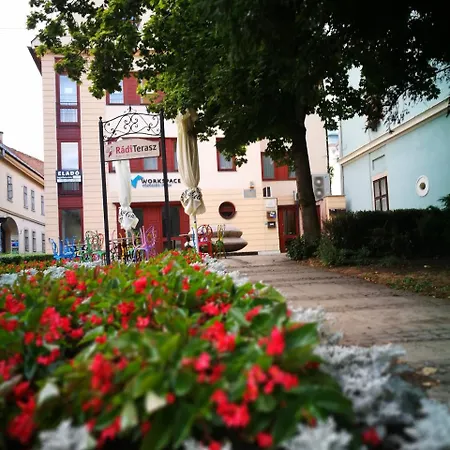 Poppies Apartman